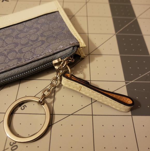 Beautiful blue and white COACH coin purse - Picture 4 of 6